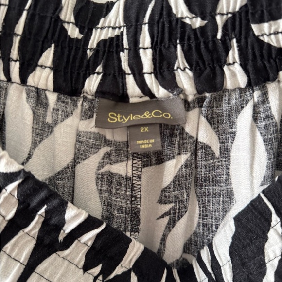 Style & Co. black and  white linen Leaf Pattern Pants - Picture 4 of 5